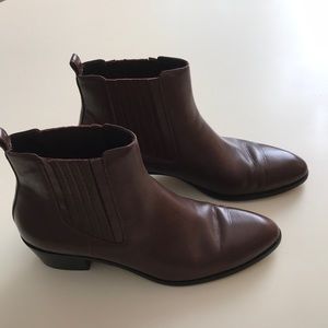 J Crew Chelsea Boot Size 8 1/2 medium.